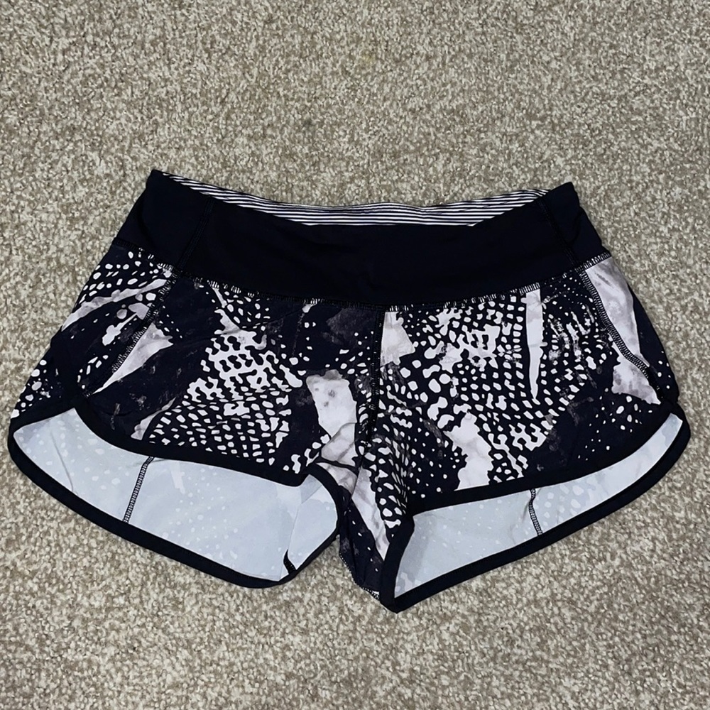 Lululemon speed short size 4 black and white